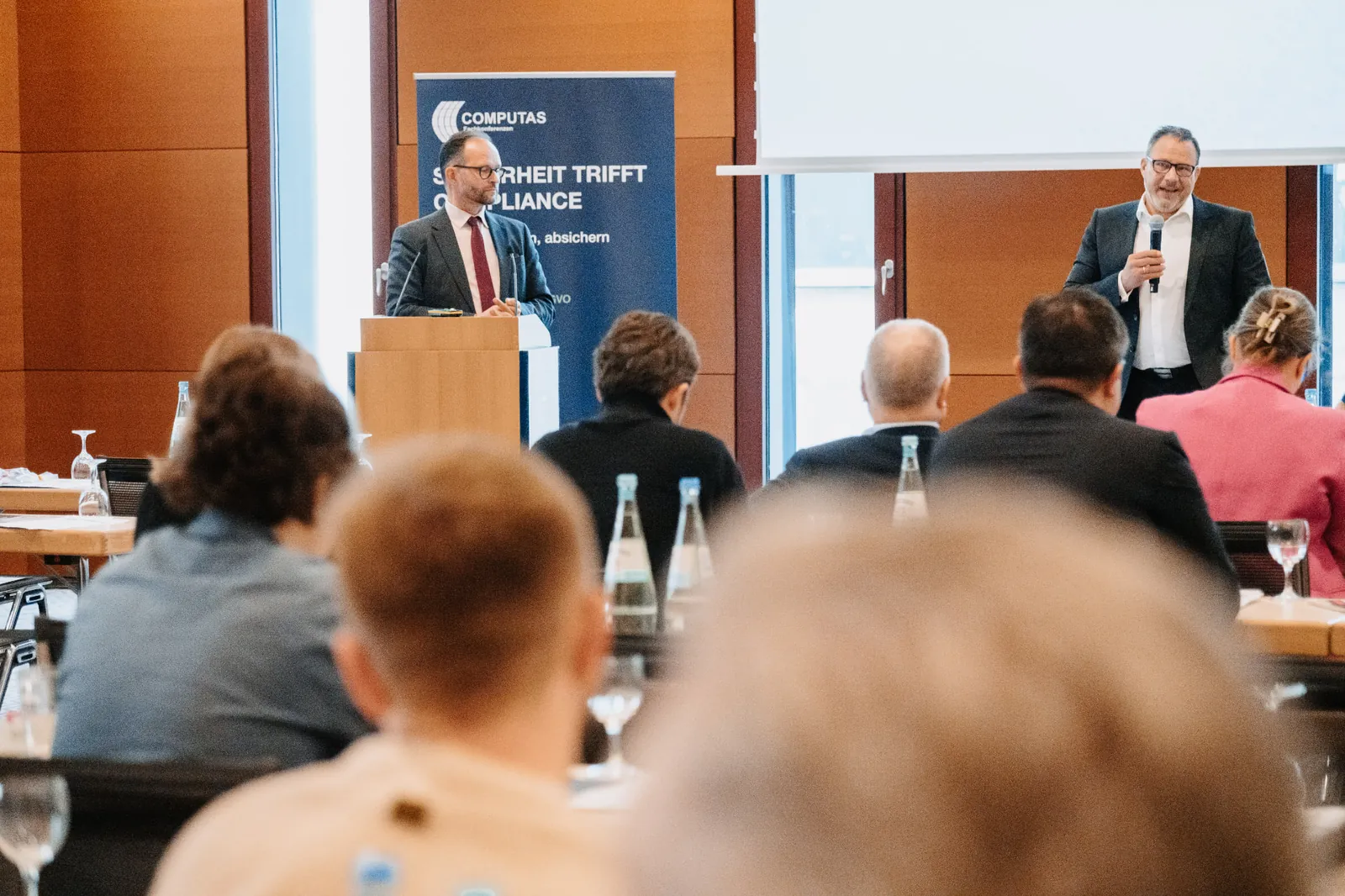 Blick in den Konferenzsaal während eines Vortrags